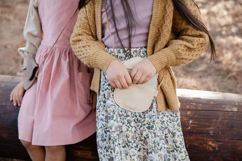 Little Girl Scalloped Leather Purse in Latte