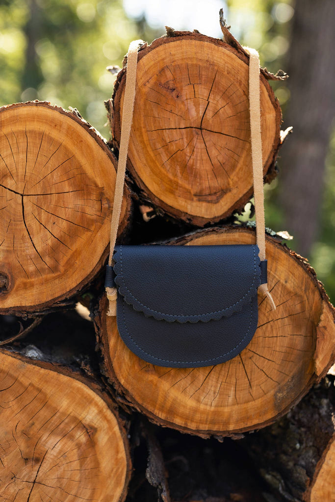 Little Girl Scalloped Leather Purse in Navy