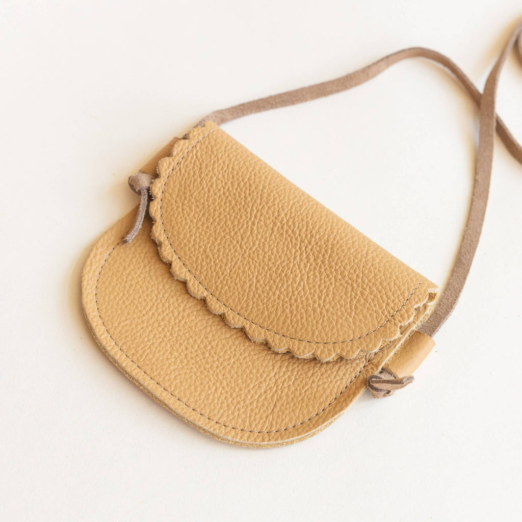 Little Girl Scalloped Leather Purse in Latte